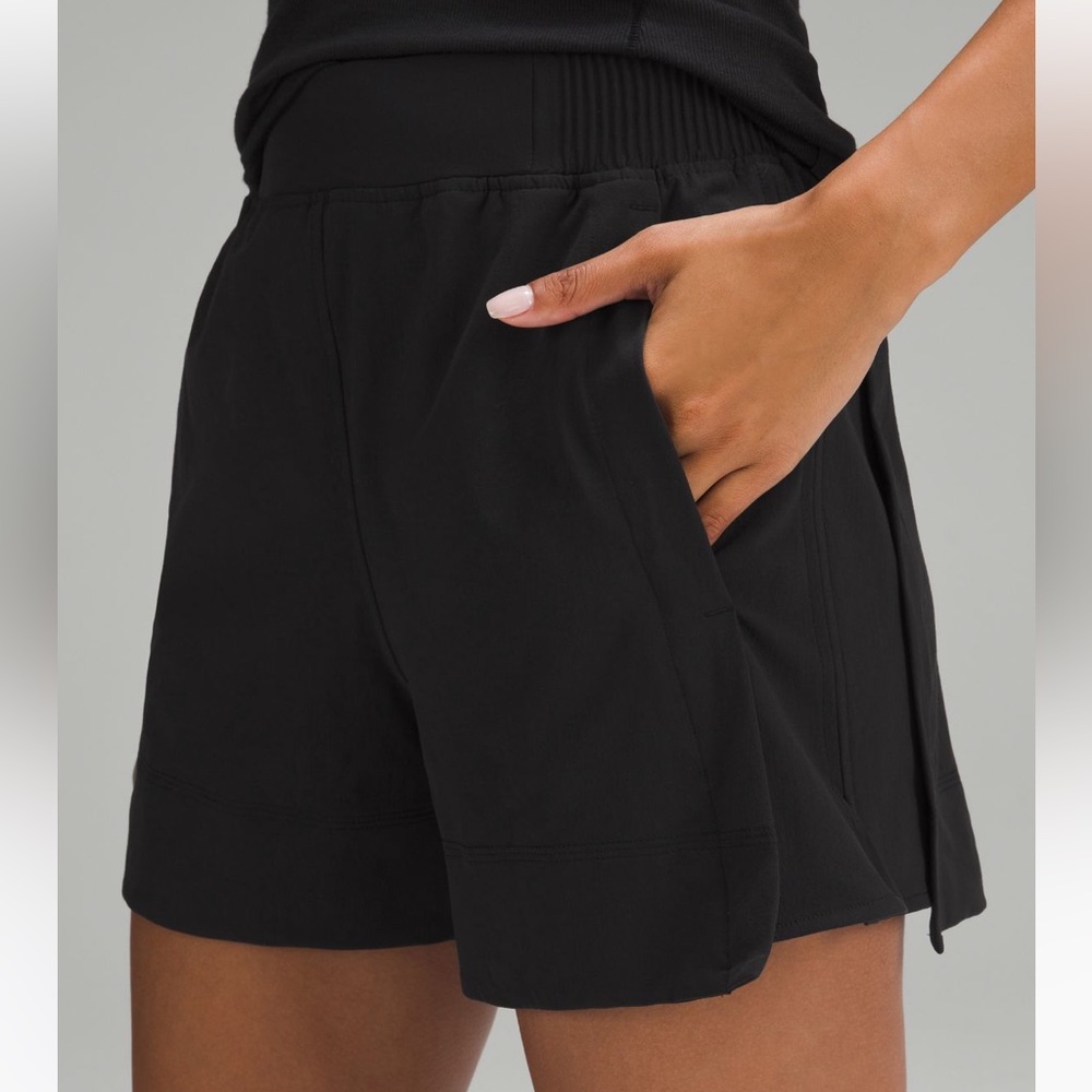 Lululemon Womens Stretch Woven Relaxed Fit HR Short 4”